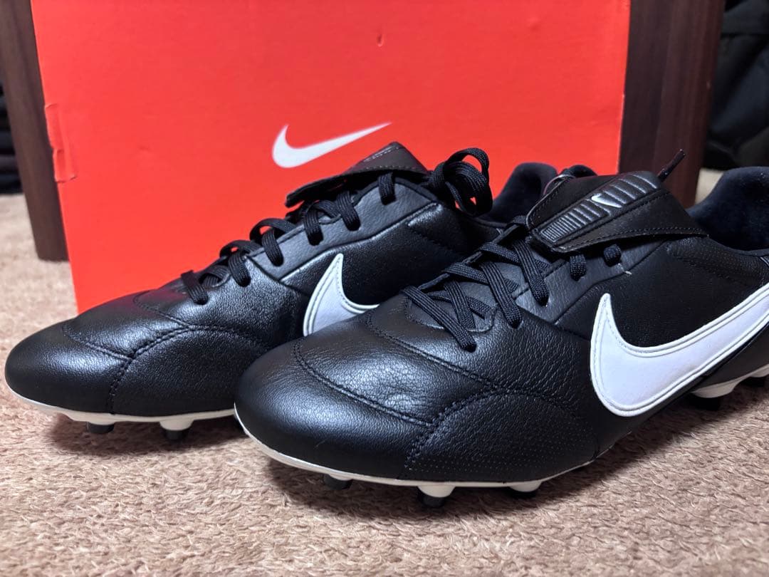 年末セール　ナイキ プレミア III FG(ブラック×ホワイト)