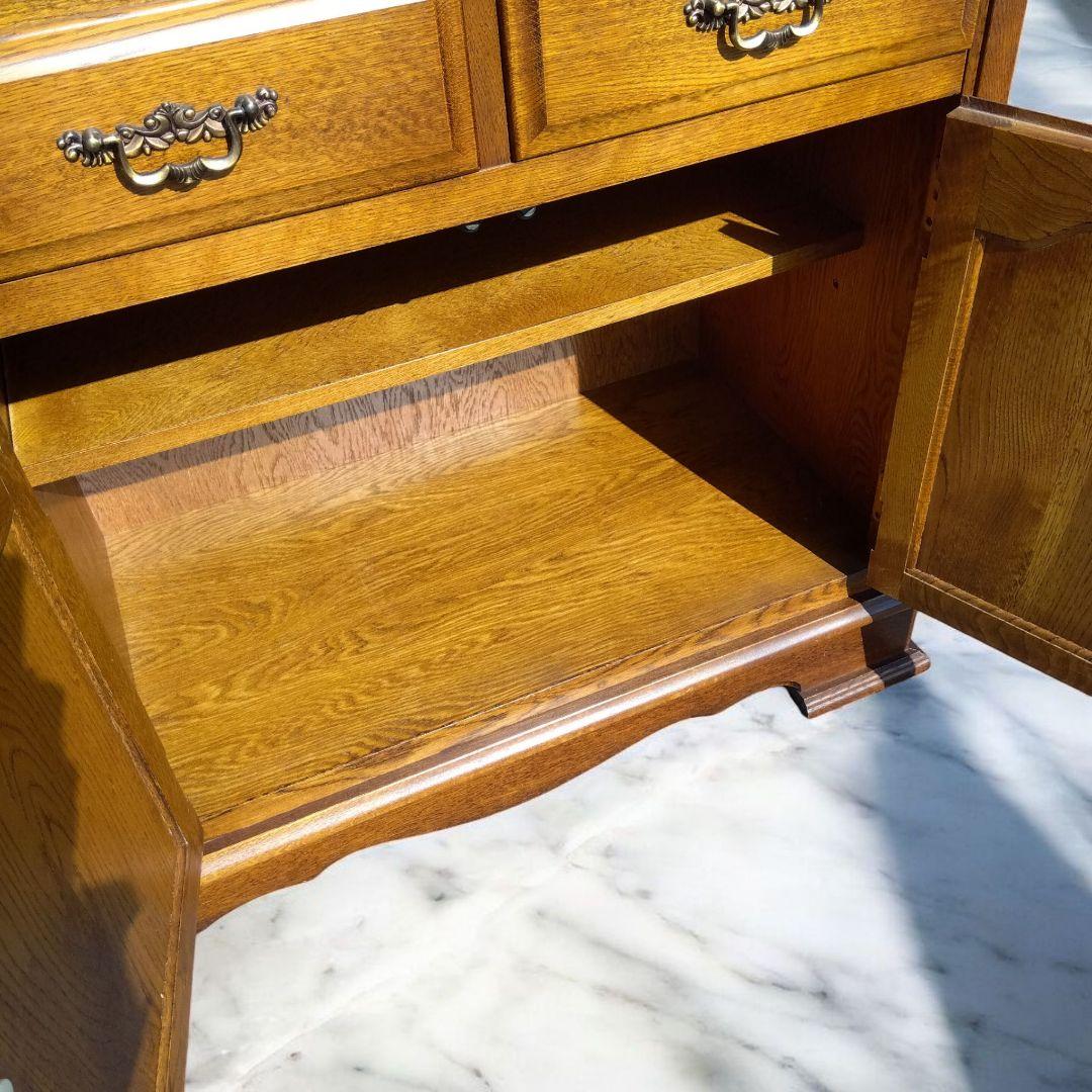 北川知加子　クラシカルアンティーク調　食器棚　カップボード