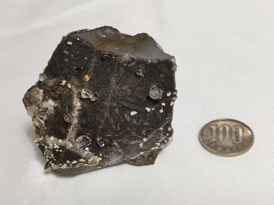 パワーストーン　天然石　原石　ミラボーダイアモンドクォーツ　133g　No641