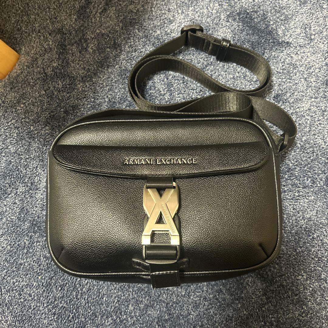Armani Exchange ブラック ショルダーバッグ