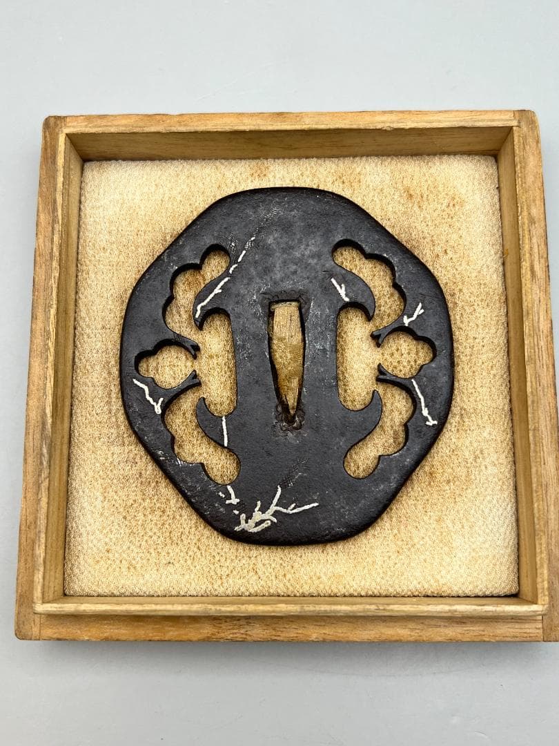 【海】江戸期　鍔　銀象嵌鉄鐔　鉄鍔　鐔　古刀匠　極上品　刀装具　箱付