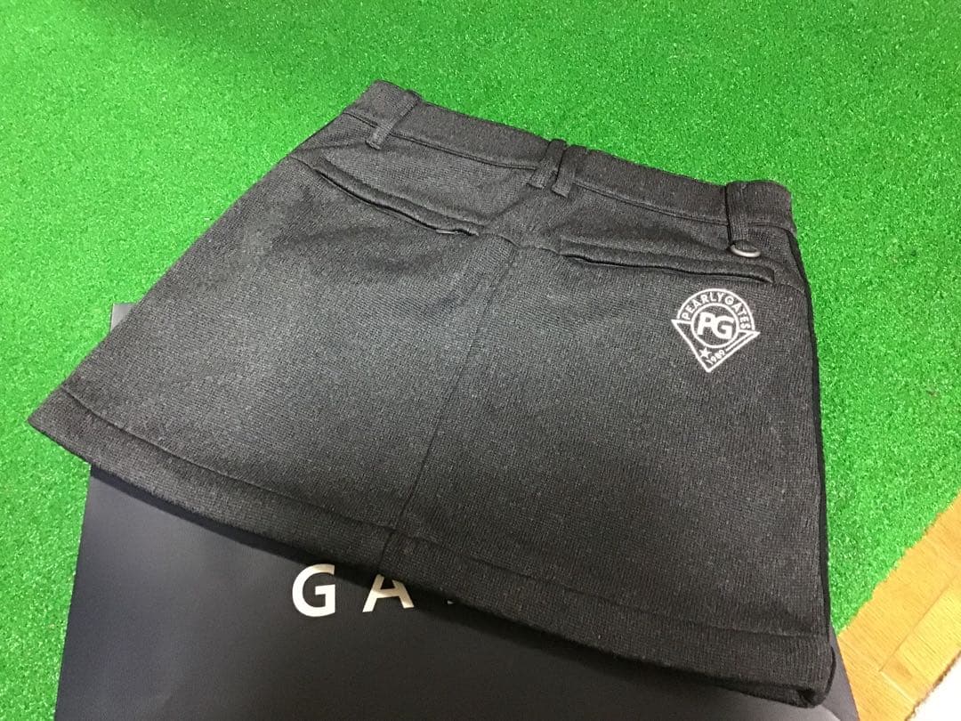 パーリーゲイツ大人気スカート。裏起毛なのに春も最適に着やすい。