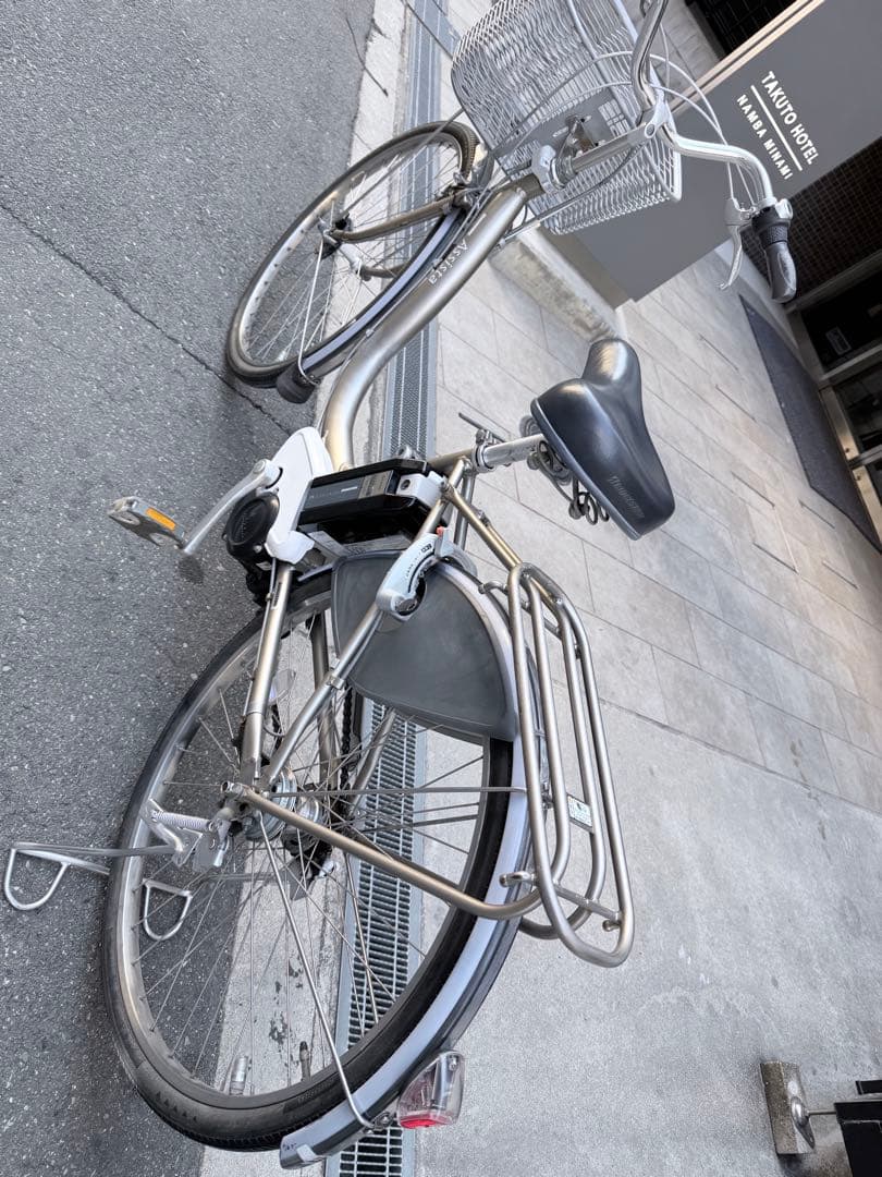 大阪府　ブリヂストン　電動アシスト自転車 シルバー 前カゴ付き