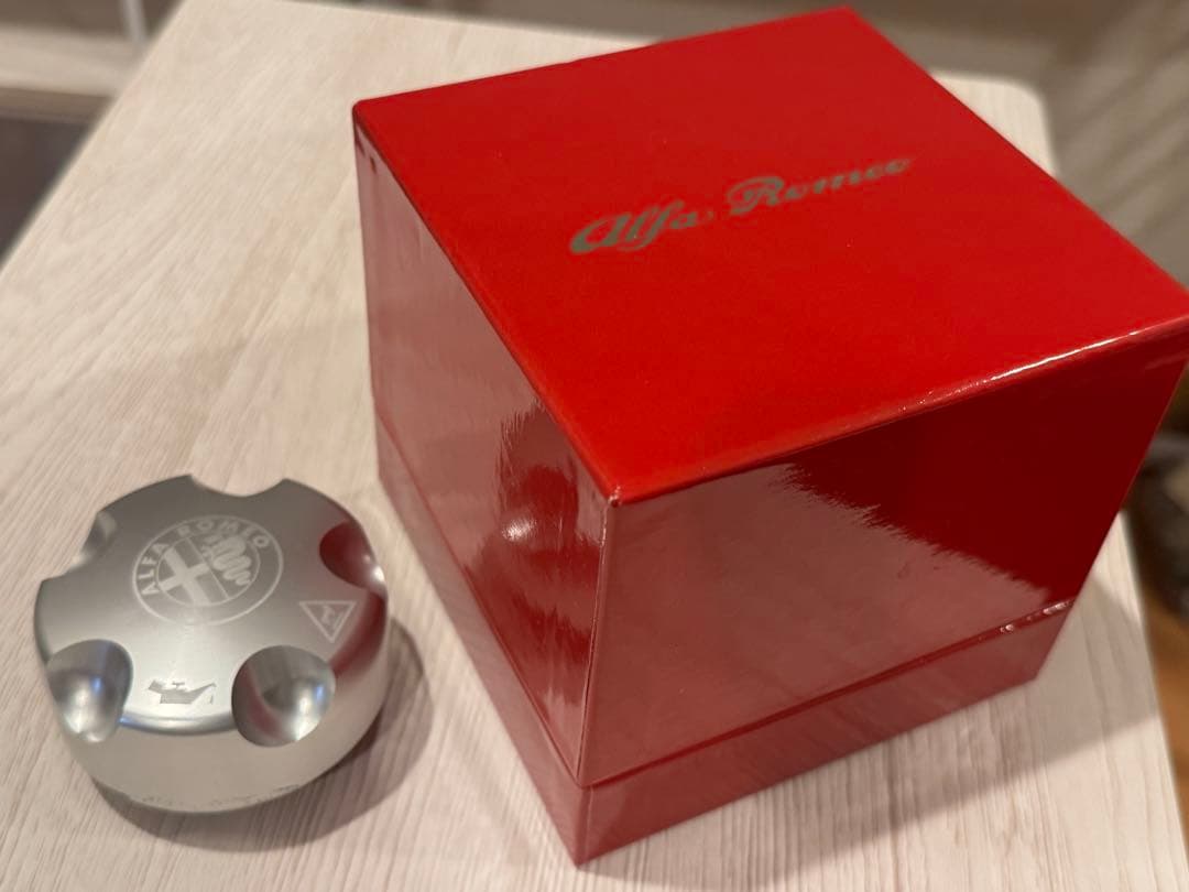 Alfa Romeo 純正　ジュリエッタ 用オイルフィラーキャップ