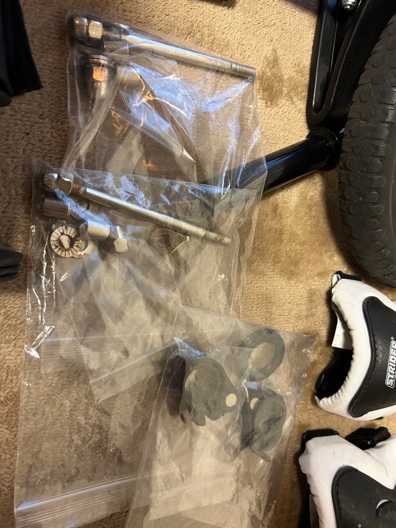 STRIDER バランスバイク 12インチ 限定カラー　専用スタンド付