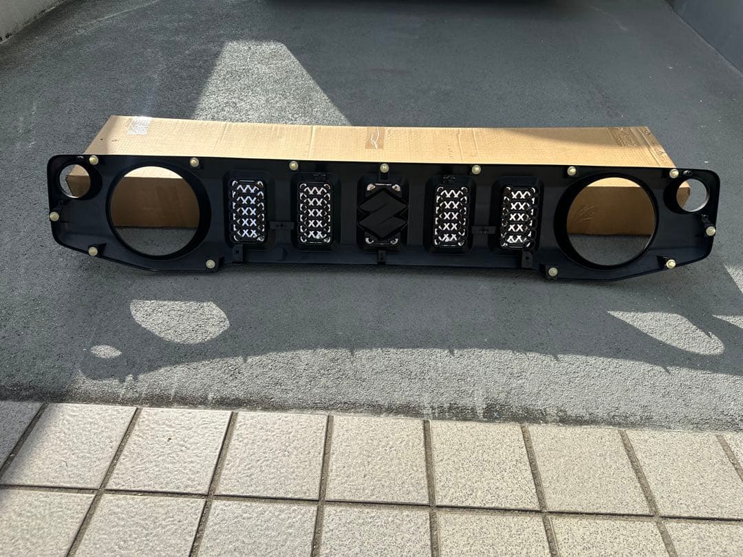 ジムニー JB64 JB74 用 フロントグリル スズキエンブレム付