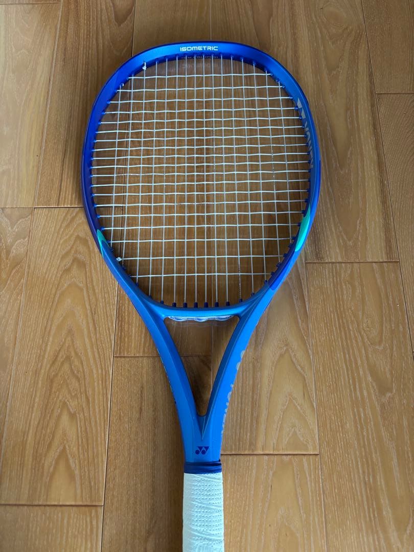 新品同様　現行モデル ヨネックス Eゾーン 100Ｌグリップ2
