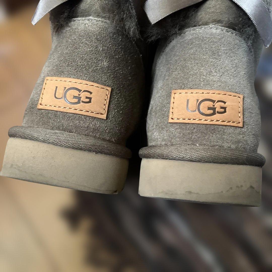 ヒマワリ様 UGG ムートンブーツ カーキ 25センチ リボン アグ