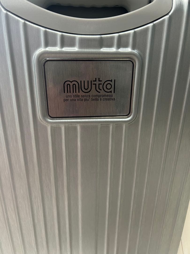 muta シルバー 中型スーツケース 新品未使用お値下げ
