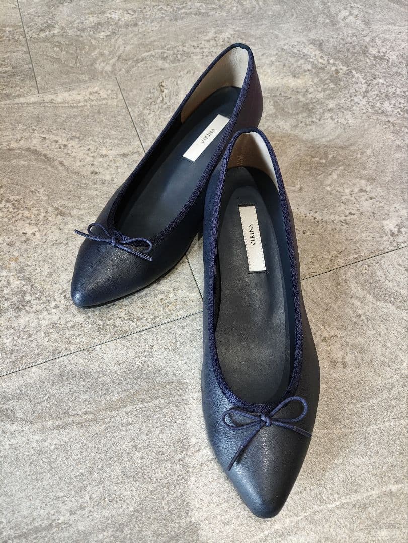 VIRINA 美品 ポインテッドバレエシューズ紺 23.5cm ヒール3.5cm