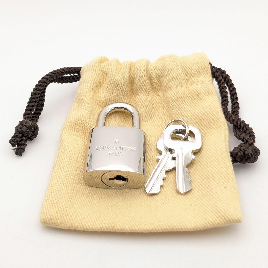 未使用品 ルイヴィトン LV シルバー カデナ パドロック 南京錠 450番