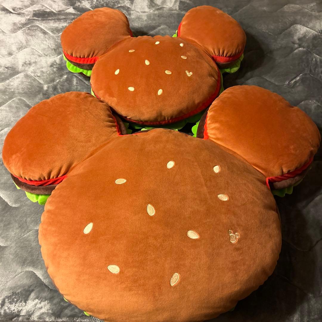 ミッキー型ハンバーガー型ディズニークッション2個セット