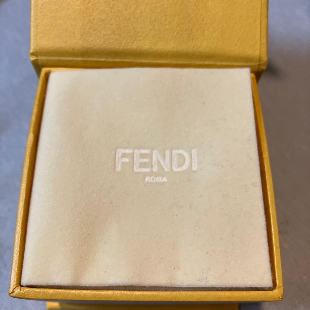 【保証書・箱・リボン付き】FENDI ピアス　オーロック