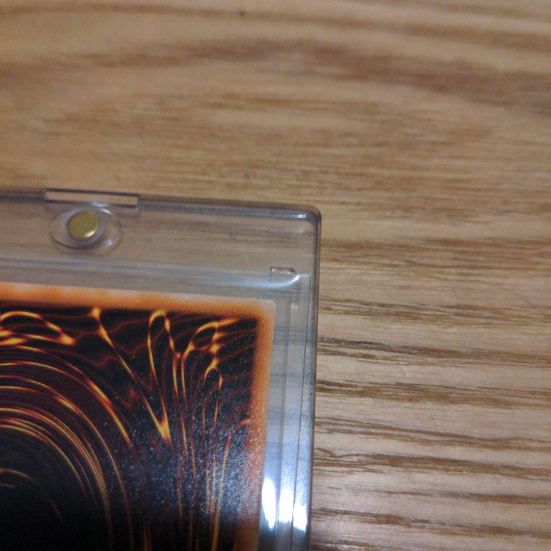 ブラックデーモンズドラゴン、ブレードナイトのレリーフ