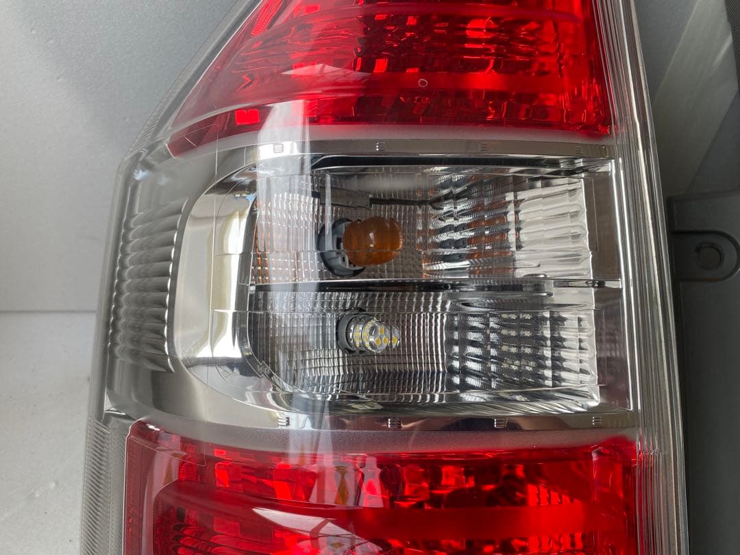 トヨタ ノア 70系 後期 純正 LED テールランプ 左右セット