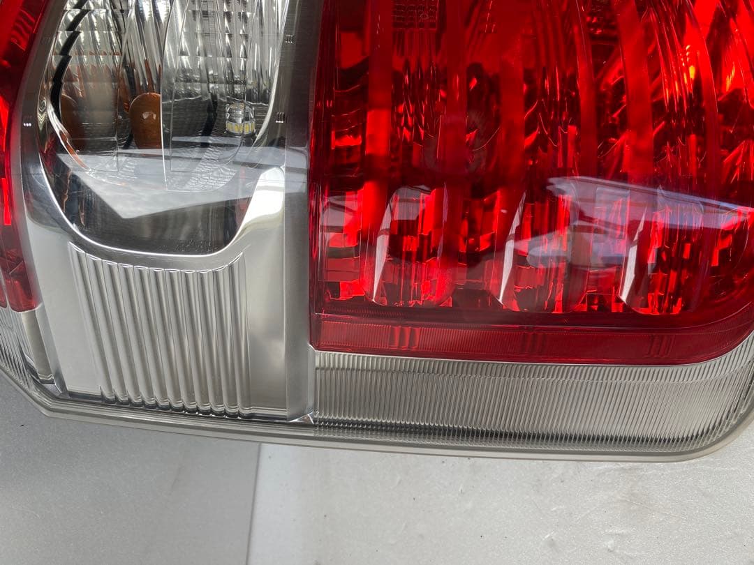 トヨタ ノア 70系 後期 純正 LED テールランプ 左右セット