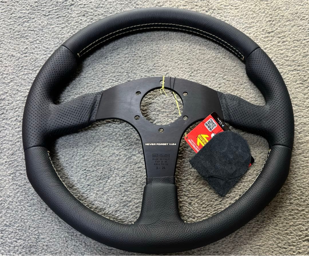 MOMO ステアリング RACE NOTO 350mm モモステ