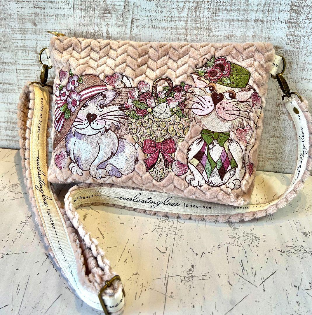 ロラライハリス♡ジグザグピンクファー生地♡刺繍のショルダーバッグ♡