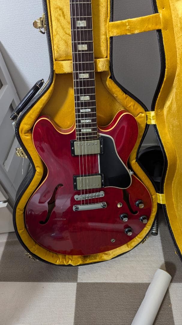 Gibson ES-335 赤 ハードケース付き