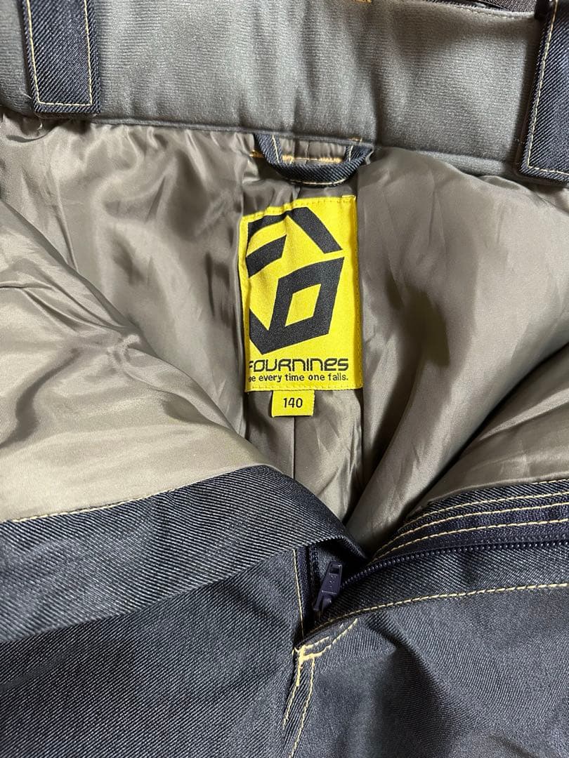 【セット売り】スノーボードウェア➕手袋（125㎝〜145㎝くらいまで使えます）