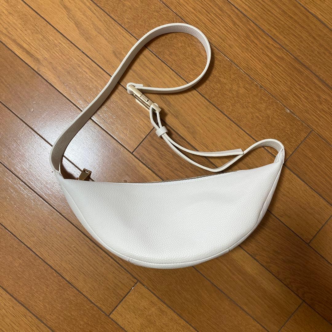 RIVE DROITE(リヴドロワ) 【上品デザイン】カーブボディバッグ