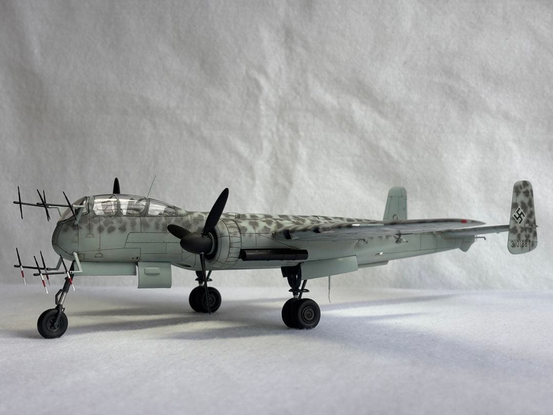 1／48ドイツ空軍ハインケルHe219Aウーフー夜間戦闘機プラモデル完成品