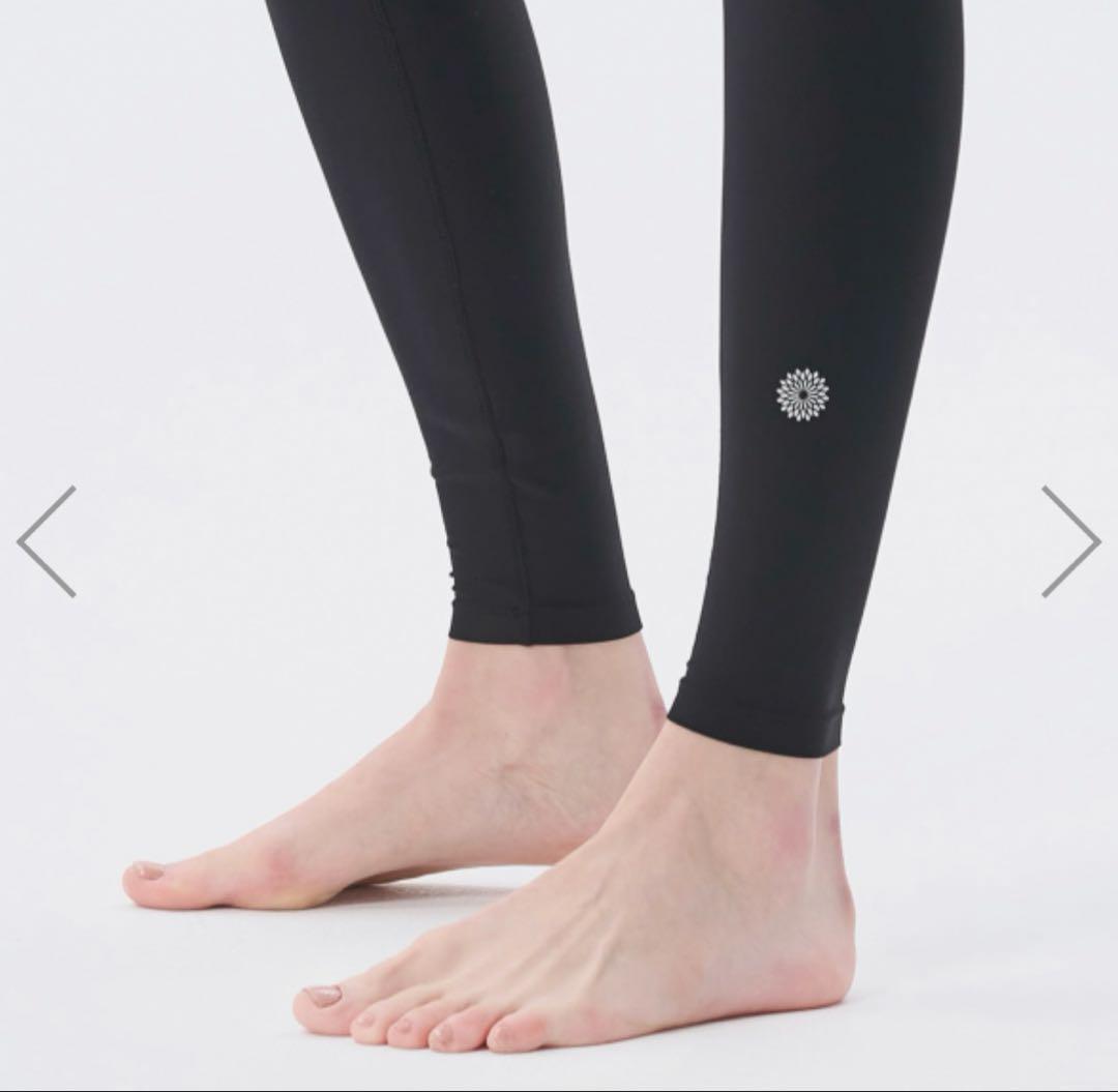 イージーヨガシームレススリムパンツ　新品