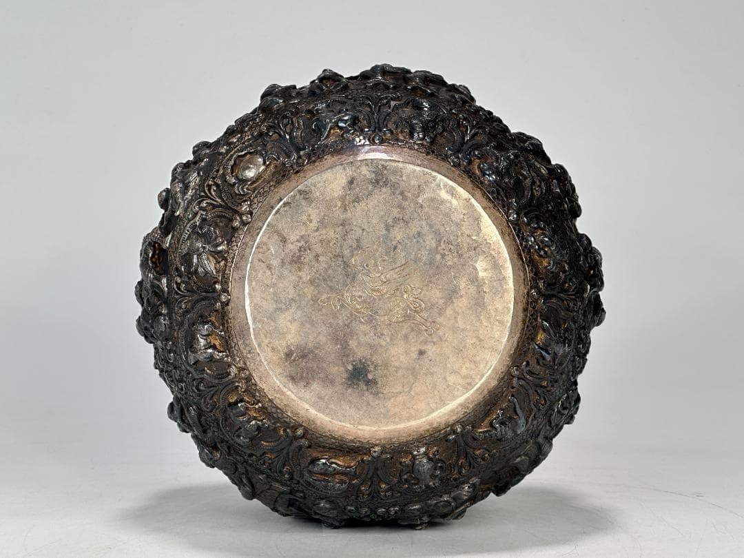 仏教美術　純銀 565g　人物図　鉢　仏具　チベット　ネパール　時代