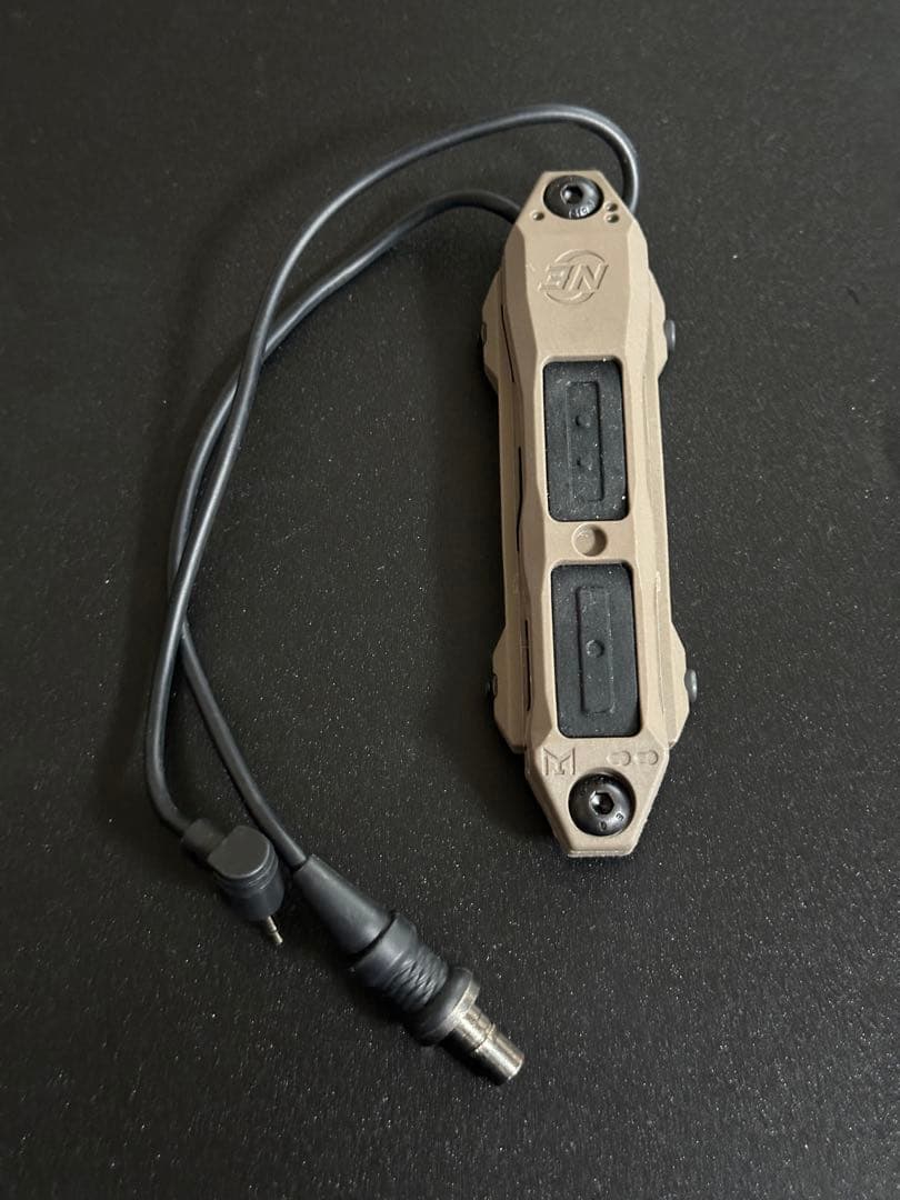 【セール】PEQ とSUREFIRE用ダブルリモートスイッチ タンカラー