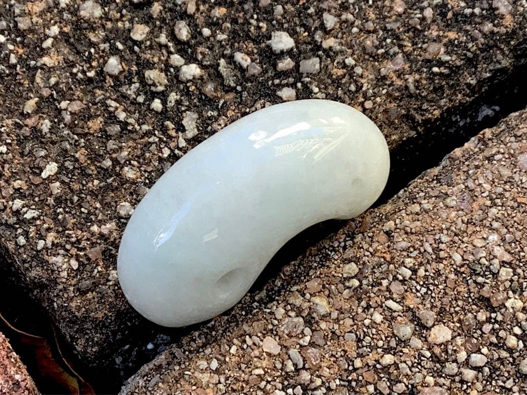 1点限り‼️本物ジェダイト糸魚川翡翠勾玉　氷の世界へアイスジェイド鑑定機関鑑別書付