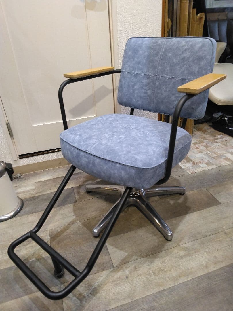 美容室マテリ椅子