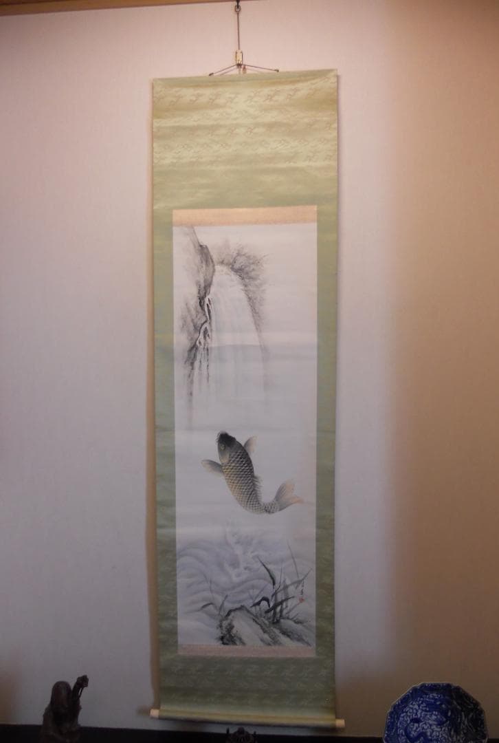 掛け軸 月秀 鯉の滝登り 紙本 希少 軸装 茶道具 掛軸 美品 です。