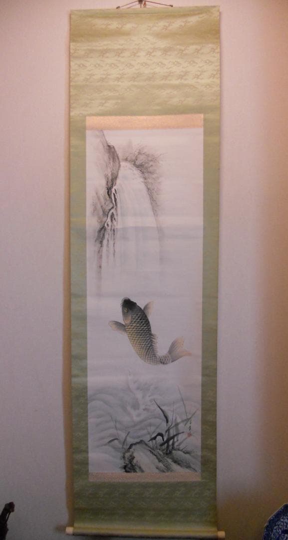 掛け軸 月秀 鯉の滝登り 紙本 希少 軸装 茶道具 掛軸 美品 です。