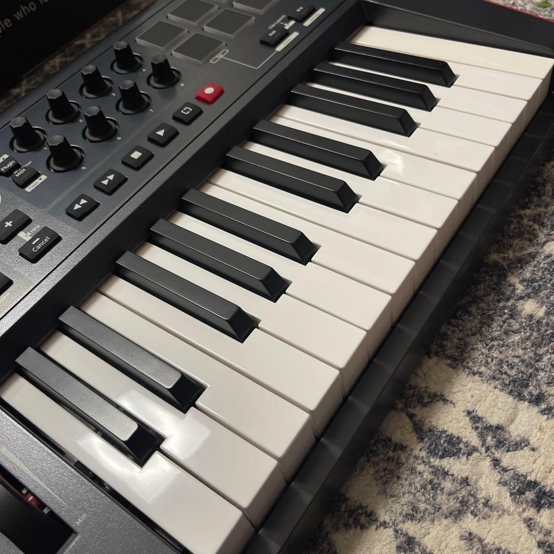 Novation IMPULSE 25 MIDIコントローラー