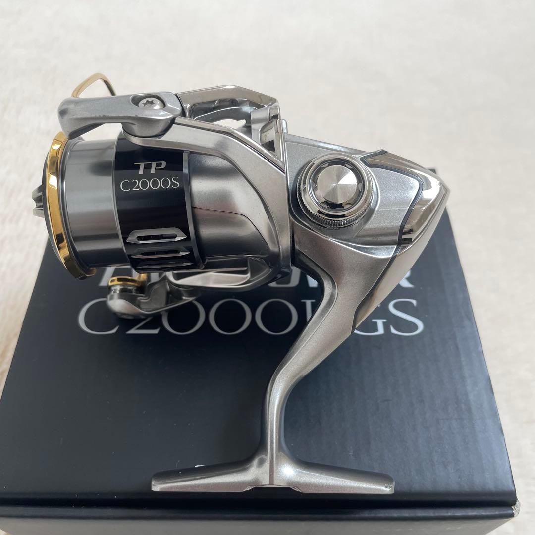 シマノ　15ツインパワー　2000HGS スピニングリール 木製ハンドルノブ付き