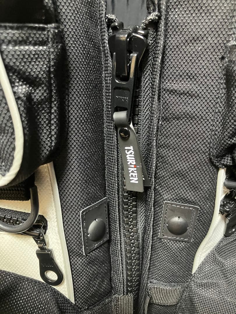 TSURIKEN フィッシングベスト・サンバイザー ホワイト／ブラック