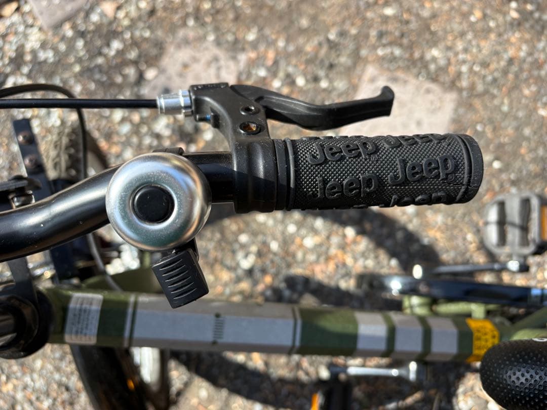 【美品】Jeep 子供用オリーブ色 2025年　　　　　　　現行モデル 18in