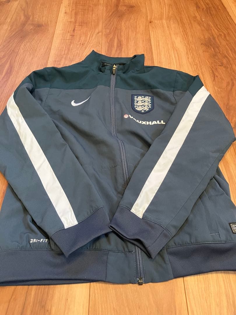 【美品】ナイキ×イングランド代表/トラックジャケット　ドリルトップ ボーイズM