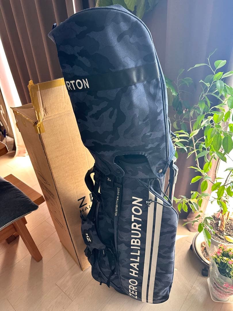 （希少品）ZERO HALLIBURTON ヘッドカバー付のキャディバッグ