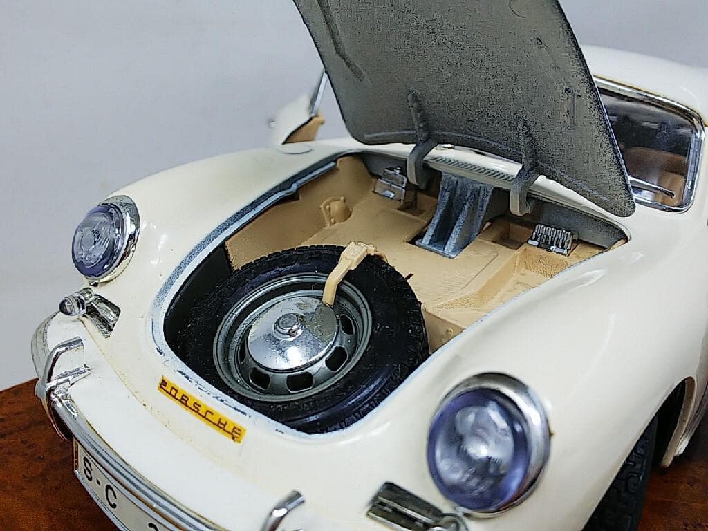ブラーゴ 1/18 ポルシェ 356B クーペ1961 ダイキャストモデルカー
