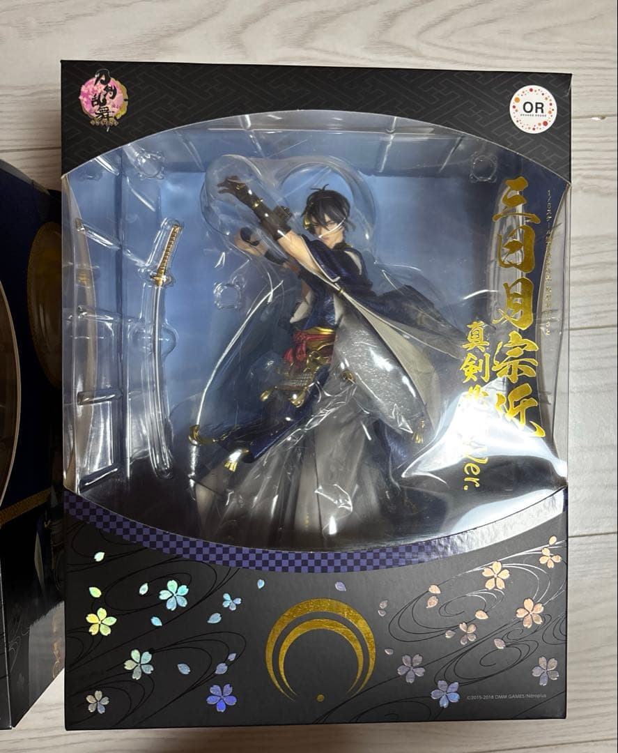 刀剣乱舞 三日月宗近 通常Ver. &真剣必殺Ver. 1/8スケールフィギュア