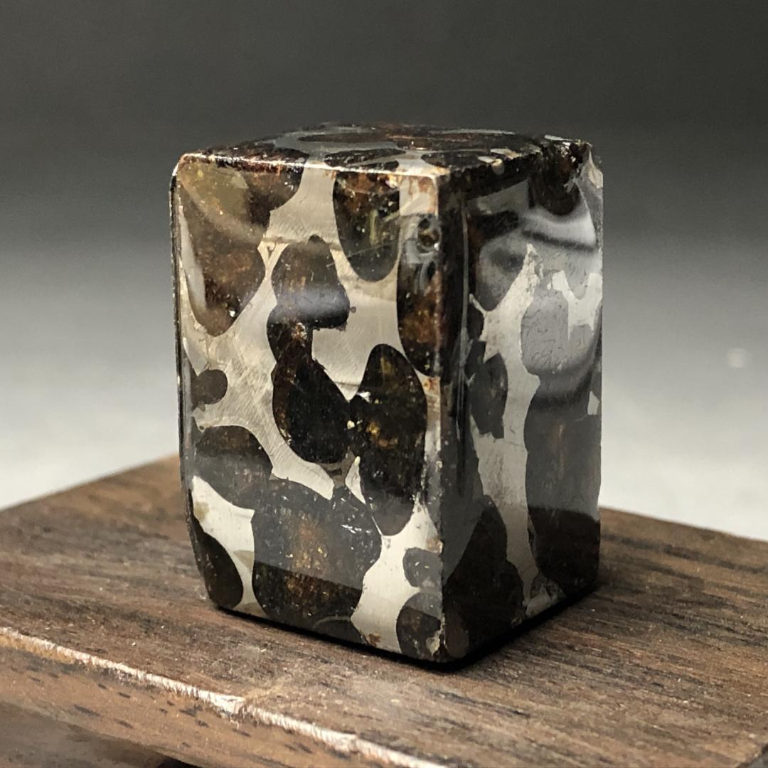 パラサイト隕石 隕石　石鉄隕石　セリコ隕石 美品　重さ約50ｇ　ケース付