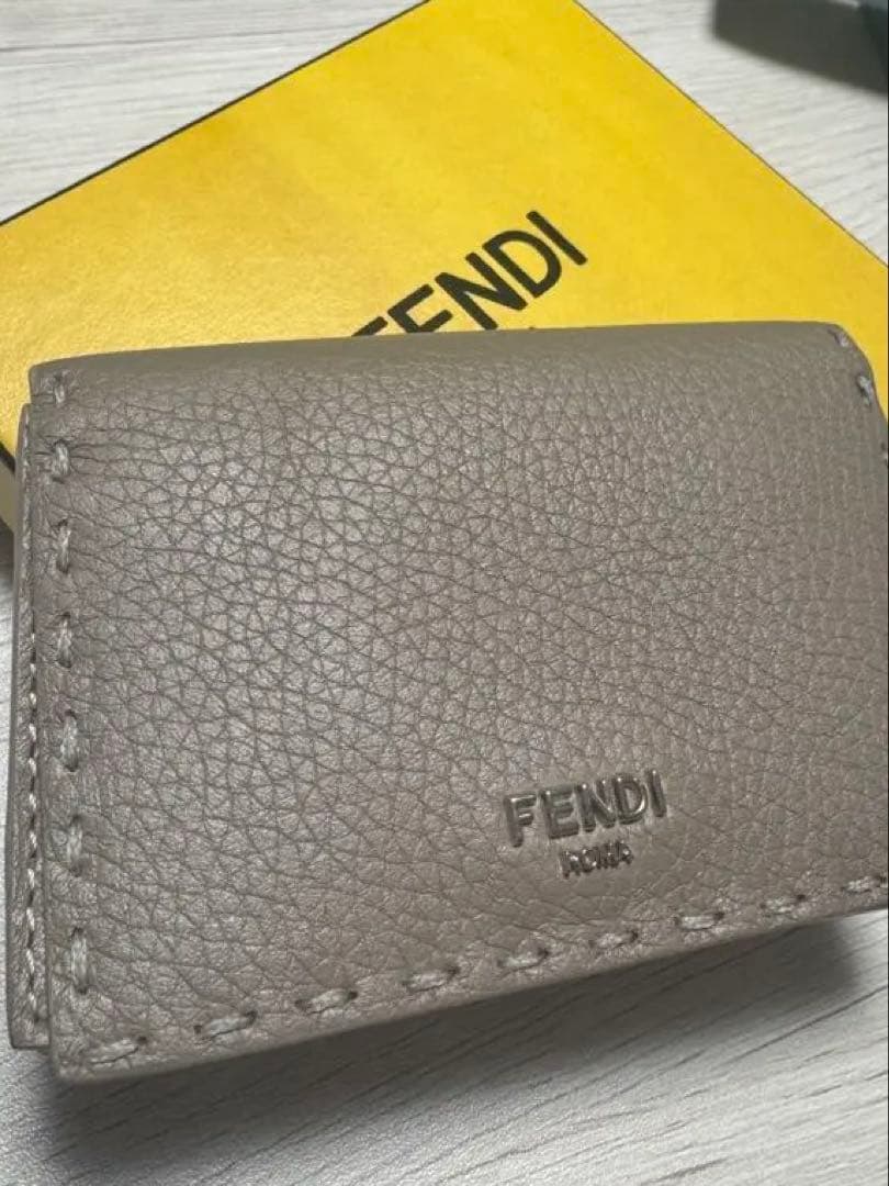 【極美品】FENDI 名刺入れ カードケース ピーカブー