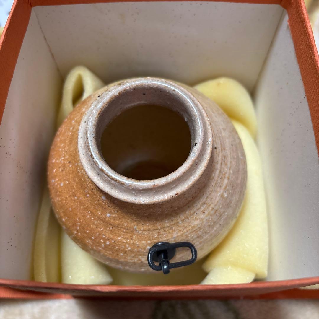 信楽うずくまり花入