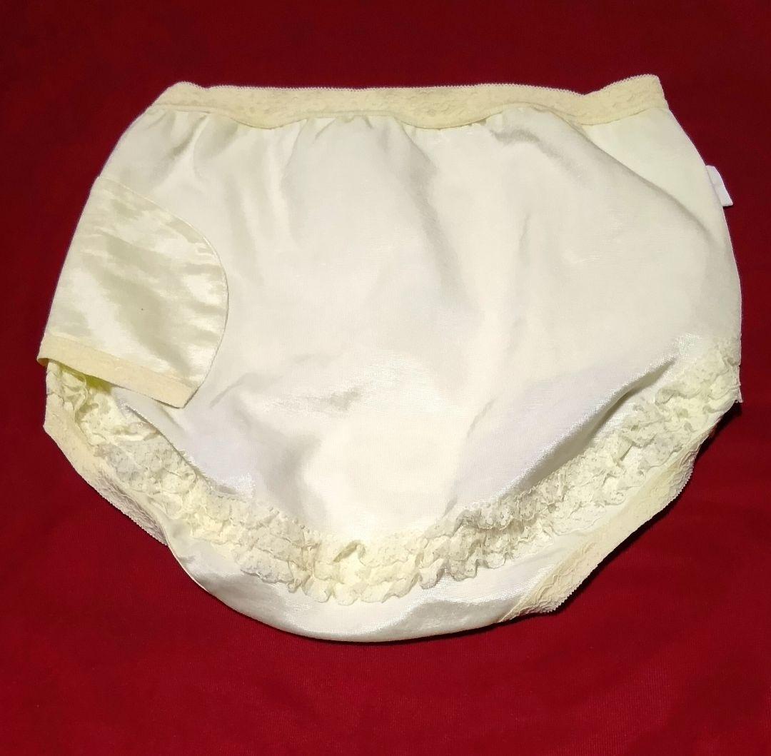 ellesse　クリーム色 Lサイズのフリル付き アンダースコート