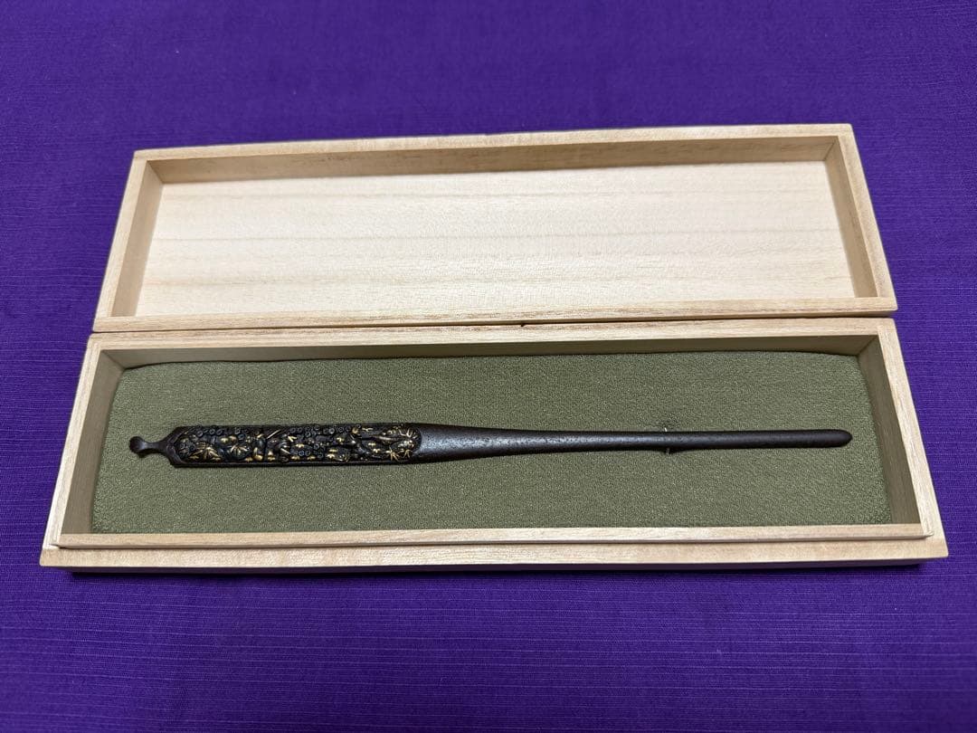 無銘　鉄元堂派　鉄地金銀象嵌　笄　桃園三傑図　出来抜群（刀装具目貫小柄小刀鍔鐔拵