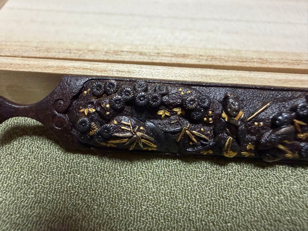 無銘　鉄元堂派　鉄地金銀象嵌　笄　桃園三傑図　出来抜群（刀装具目貫小柄小刀鍔鐔拵