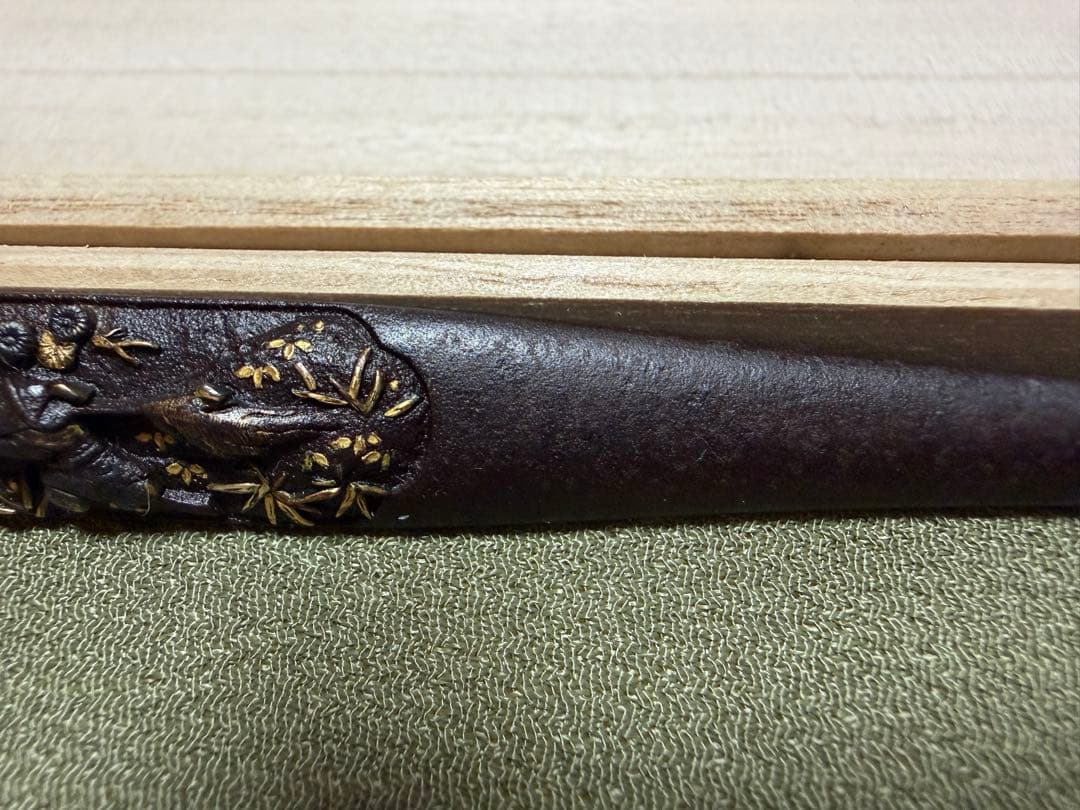 無銘　鉄元堂派　鉄地金銀象嵌　笄　桃園三傑図　出来抜群（刀装具目貫小柄小刀鍔鐔拵