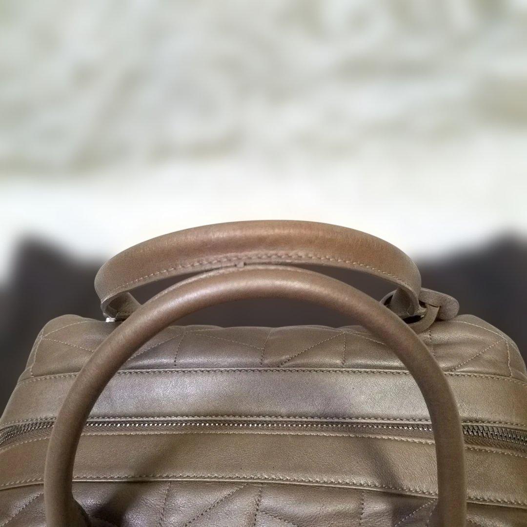 【極美品・イタリア製】AKRIS ミニボストンバッグ キルティング レザー 鍵付