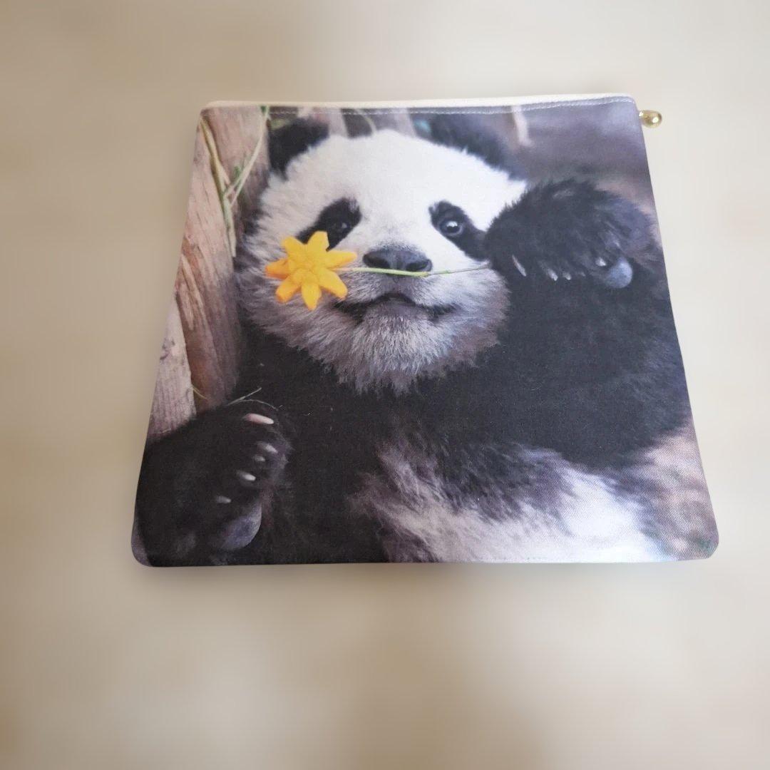 可愛いパンダパネル生地　ハンドメイド　まちなしバッグ　フラットポーチ